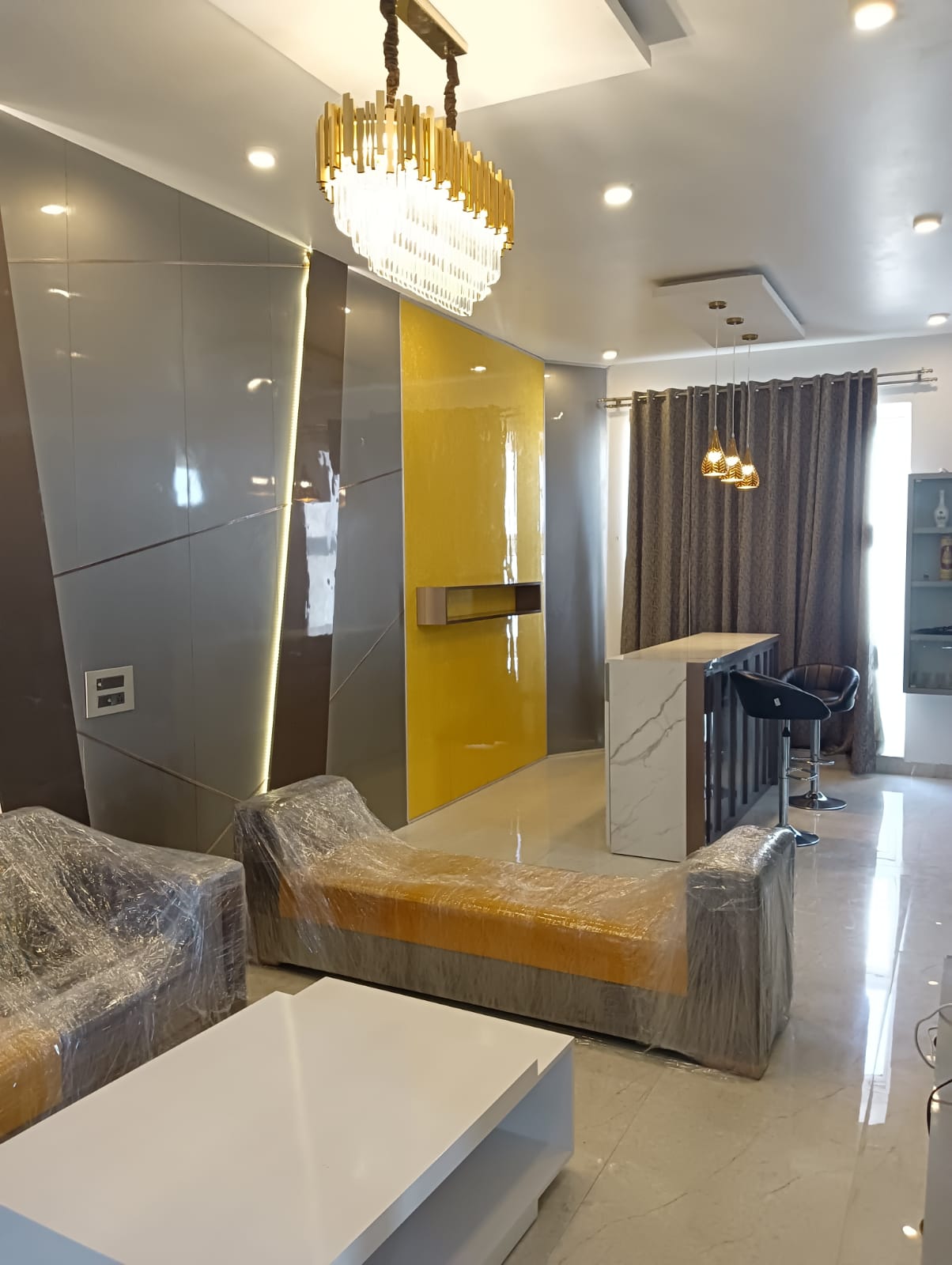 15. Modern Living Room & Bar Counter